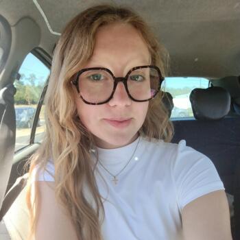 Babysitter in Les Brulais: Lily