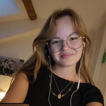 Babysitter in Vaux-en-Bugey: Charlotte