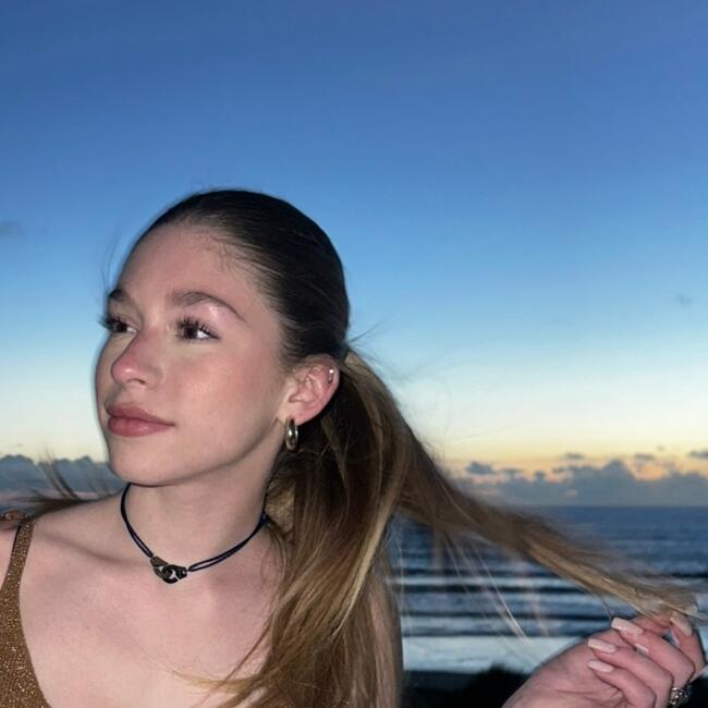 Babysitter in Le Plessis-Robinson: Kelly