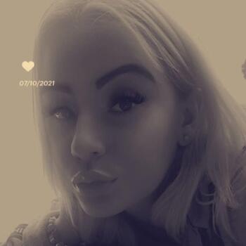 Babysitter in Chessington: Chloe