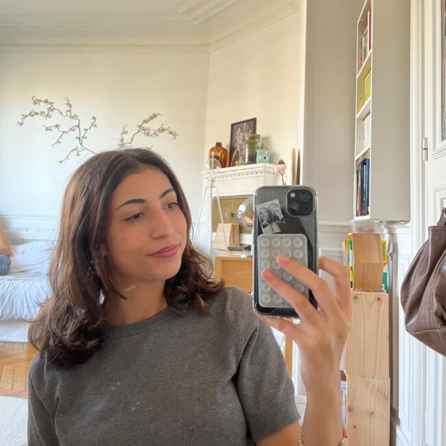 Babysitter in Paris: Nour