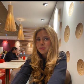 Babysitter in Levallois-Perret: Emma