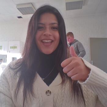 Babysitter in Kinrooi: Aya