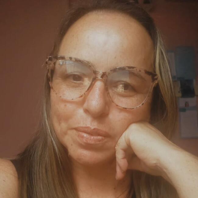 Babysitter in Praia Grande: Luciana