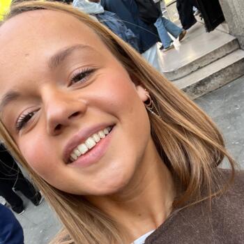 Babysitter in Paris: Rose
