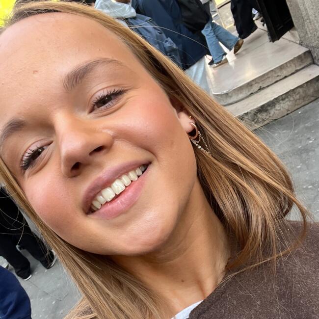 Babysitter in Paris: Rose