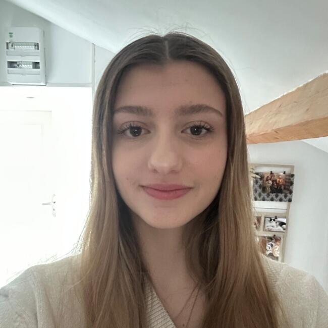 Babysitter in Pont-de-Chéruy: Léna