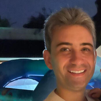 Emprego de babá em Brasília: emprego de babá Renato