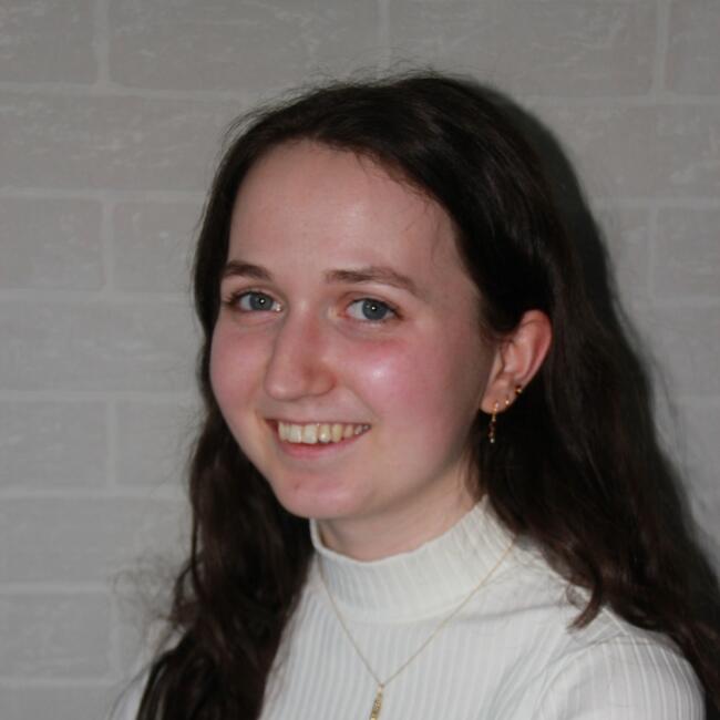 Babysitter in Le Bignon: Coralie