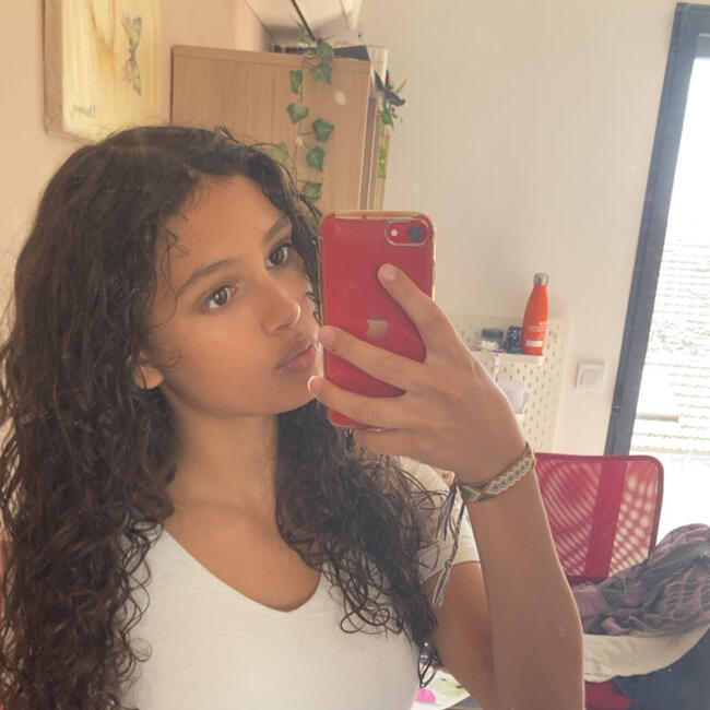 Babysitter in Pessac: Lina