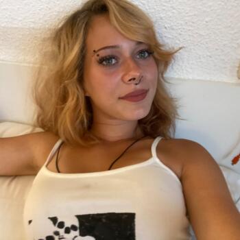 Babysitter in Saint-Ouen: Rose