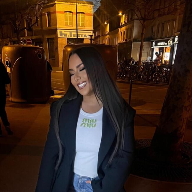 Babysitter in Garches: Yamina