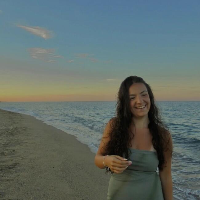 Babysitter in Moissy-Cramayel: Elena