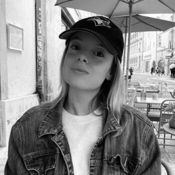 Babysitter in Paris: Cloé
