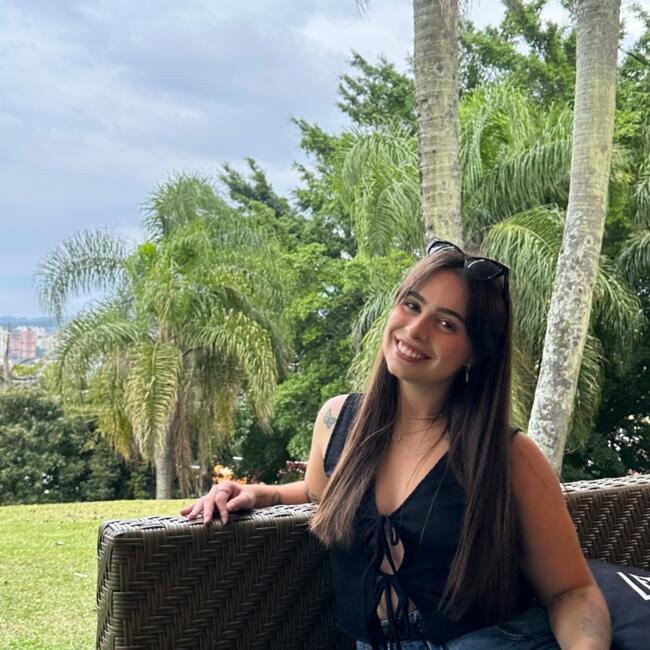 Babysitter in Barra Velha: Julia