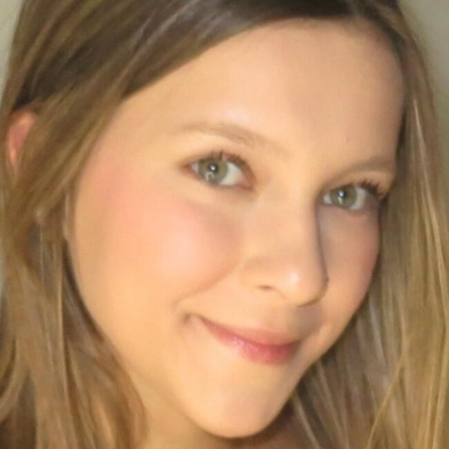 Babysitter in Melbourne: Ava