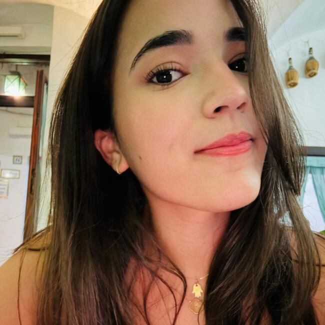 Babysitter in London: Lina