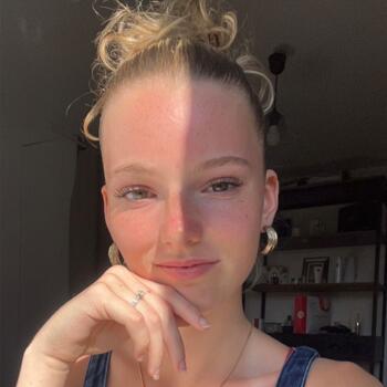 Baby-sitter Flines-lès-Mortagne: Shana