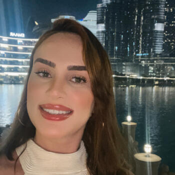 الوالدين دبي: Anna