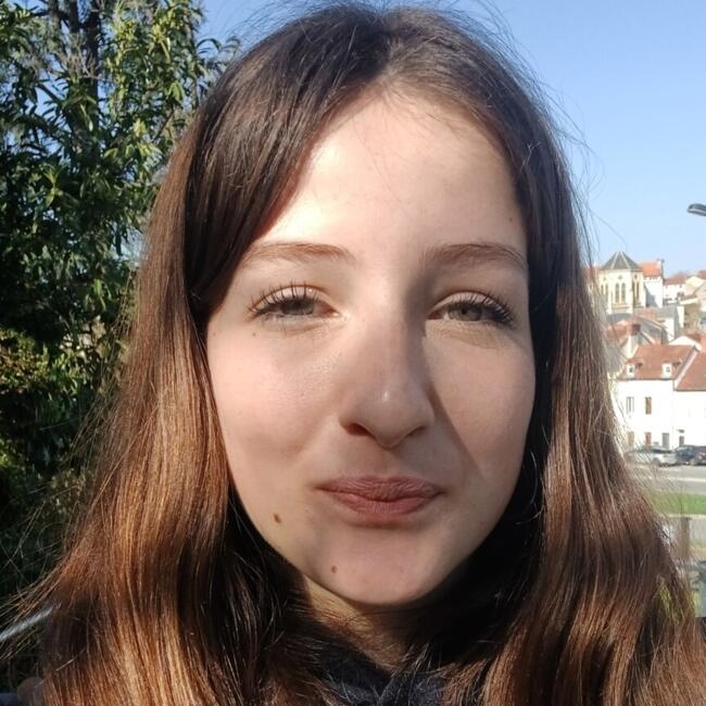 Babysitter in Montluçon: Adèle