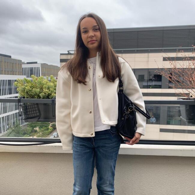 Babysitter in Bois-Colombes: Justine