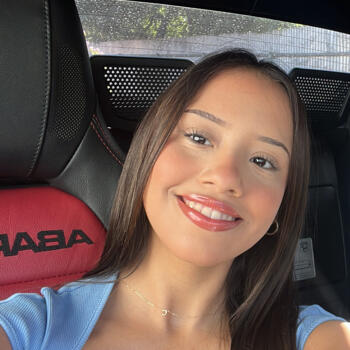 Babysitter Adelaide: Camila