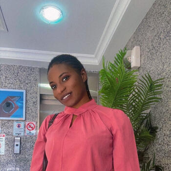 مربية أطفال في Jazīrat Abū Z̧aby: Rossy