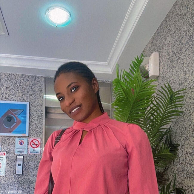 مربية أطفال في Jazīrat Abū Z̧aby: Rossy