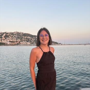 Babysitter in Montceau-les-Mines: Sarah