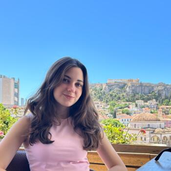 Babysitter στην περιοχή Πειραιάς: Daphne