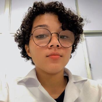 Babysitter in Salvador: Yasmin