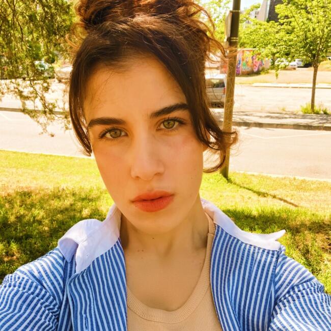 Babysitter in Paris: Lyasmine