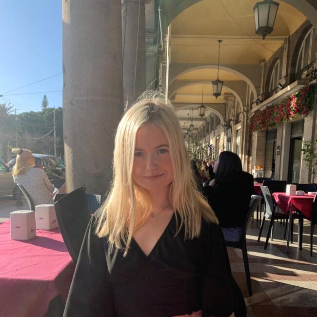 Babysitter in Vaux-sur-Mer: Chloe