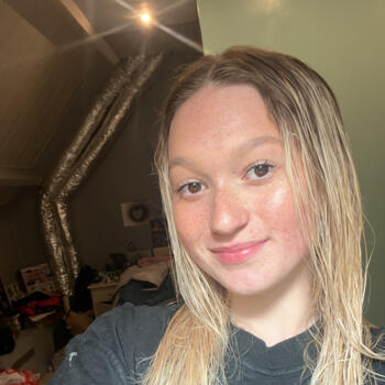 Babysitter in Saint-Hilaire-les-Andrésis: Clementine