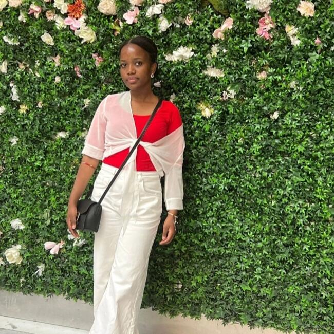 Babysitter in Le Puy-Sainte-Réparade: Nourrah