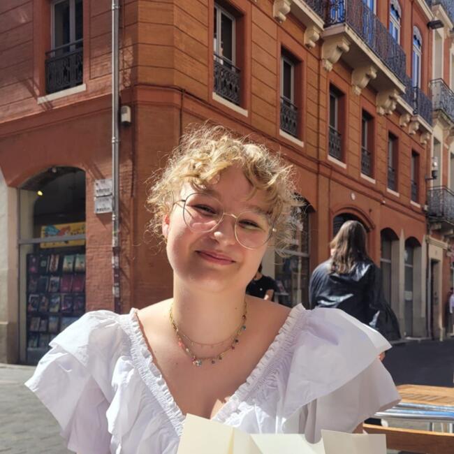 Babysitter in Toulouse: Lily