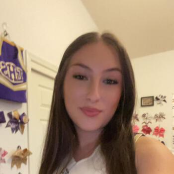 Babysitter in Lemoore: Mia