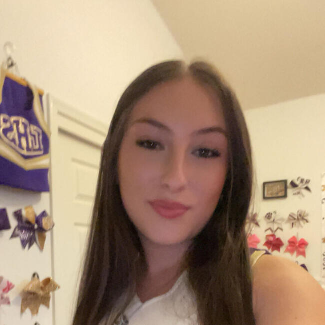 Babysitter in Lemoore: Mia