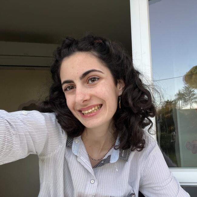 Babysitter in Creysse: Leila