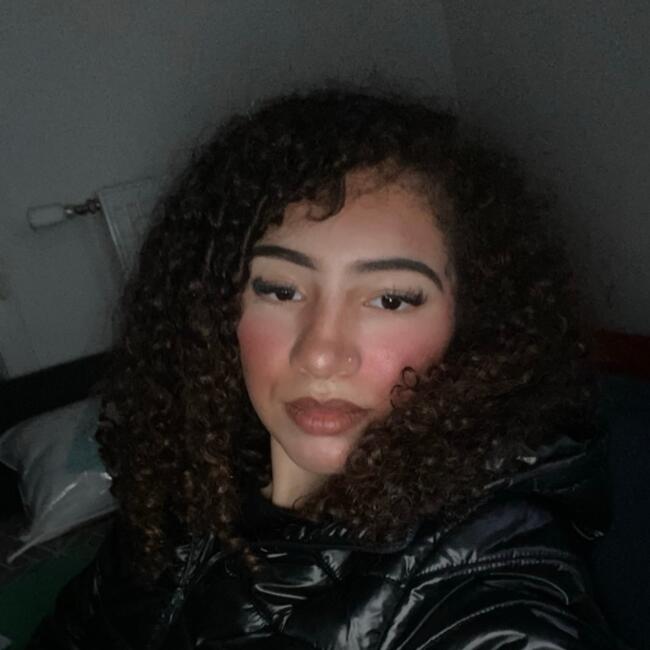 Nanny in Chasse-sur-Rhône: Dounia