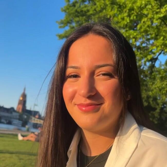 Babysitter in Frankfurt am Main: Laura