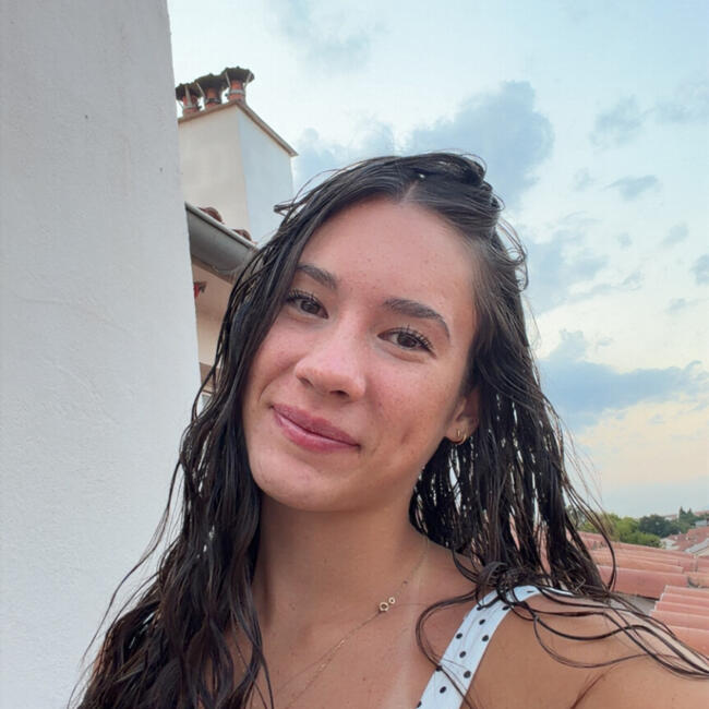 Babysitter in Saint-Denis-de-Gastines: Romance
