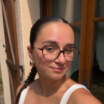 Babysitter in Cormoz: Eva