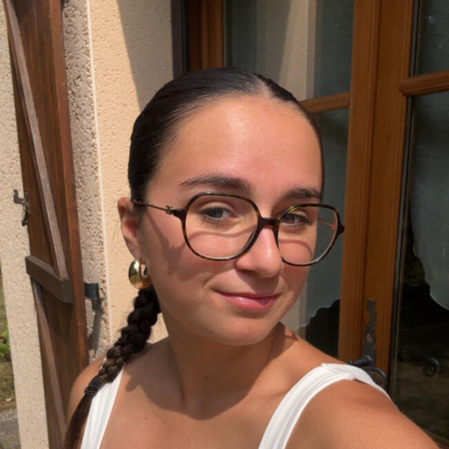 Babysitter in Cormoz: Eva