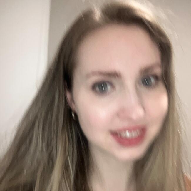阿尔斯霍特的临时保姆工作: Caroline