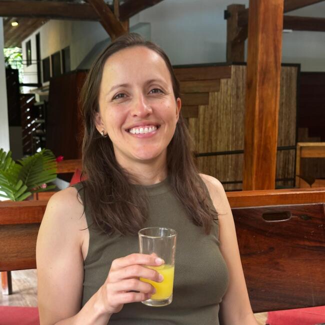 Babysitting job in Naranjo: Maria