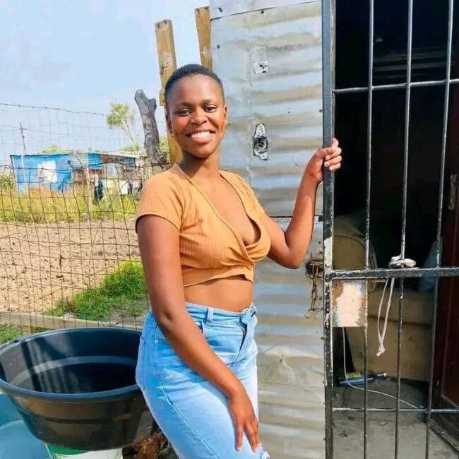 Babysitter in East London: Sinovuyo