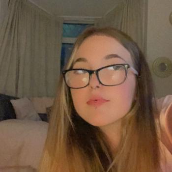 Babysitter in Leicester: Mia