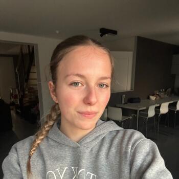 Babysitter in Nozay: Lily