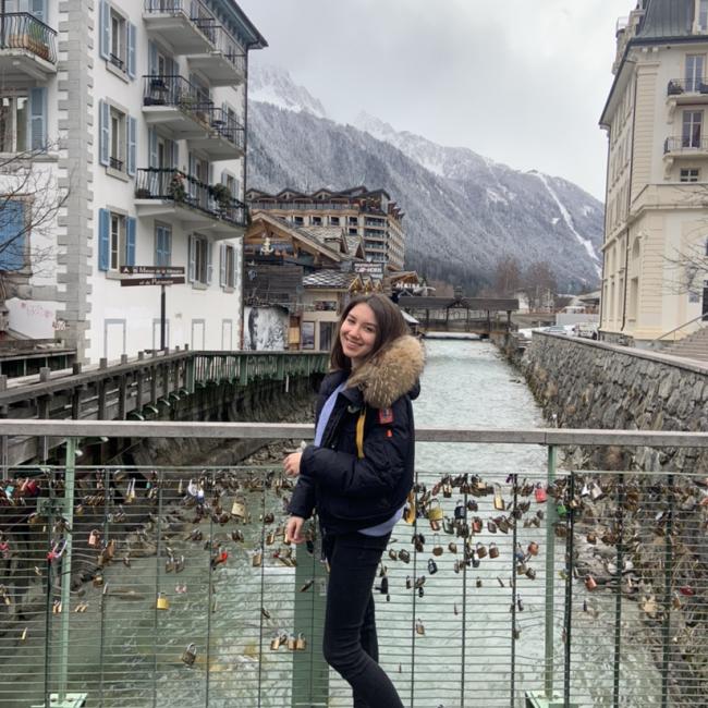 Babysitter in Bruyères-et-Montbérault: Jena